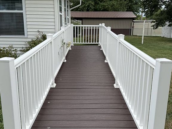 5th image of 706 Montgomery Cir