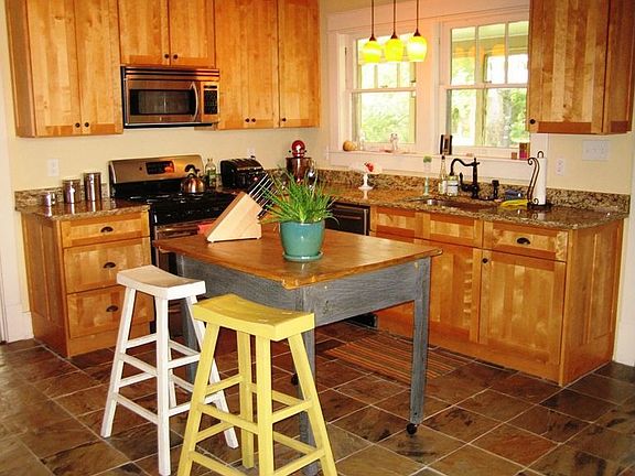 3rd image of 2121 Island Home Blvd