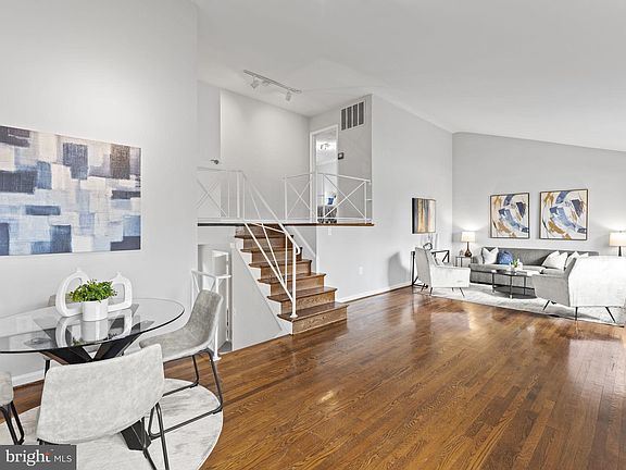 5th image of 510 Robinson Ct