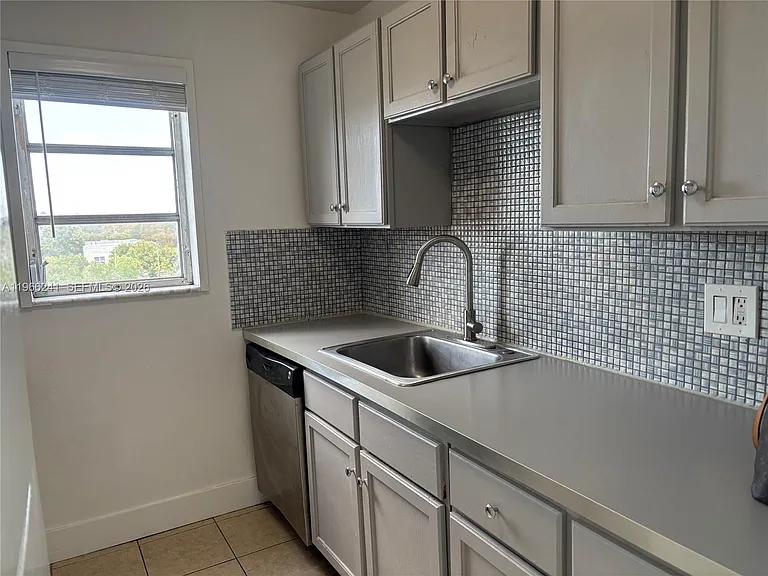 1701 Washington St #504 — Photo 9