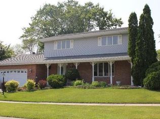 2524 Castlewood Dr, Dyer, IN 46311
