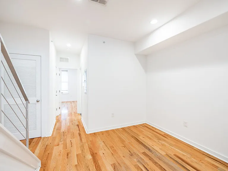 1642 N Marshall Street — Photo 7