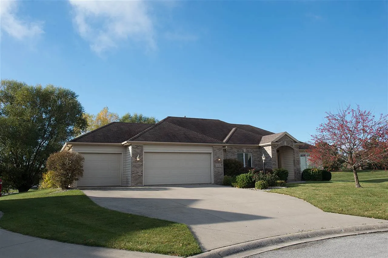 1118 Blackthorn Cv photo 1