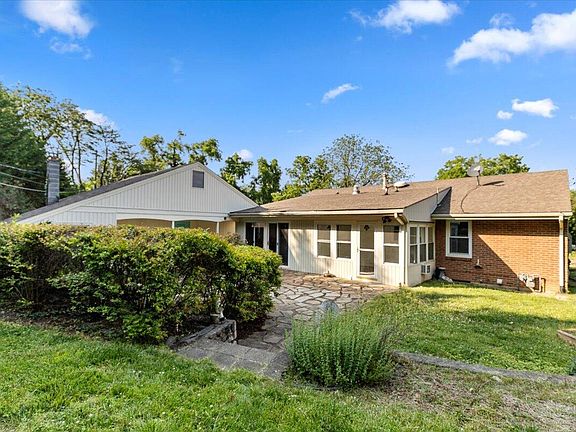 4th image of 209 Whitefield Ct