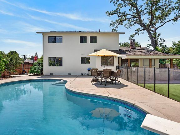 3rd image of 8143 Highwood Way