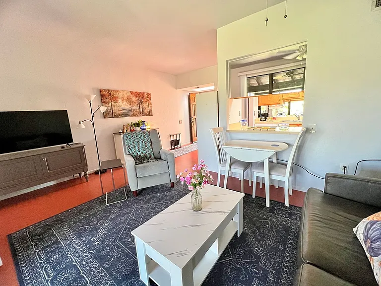 2521 S Calle De Humes — Photo 6