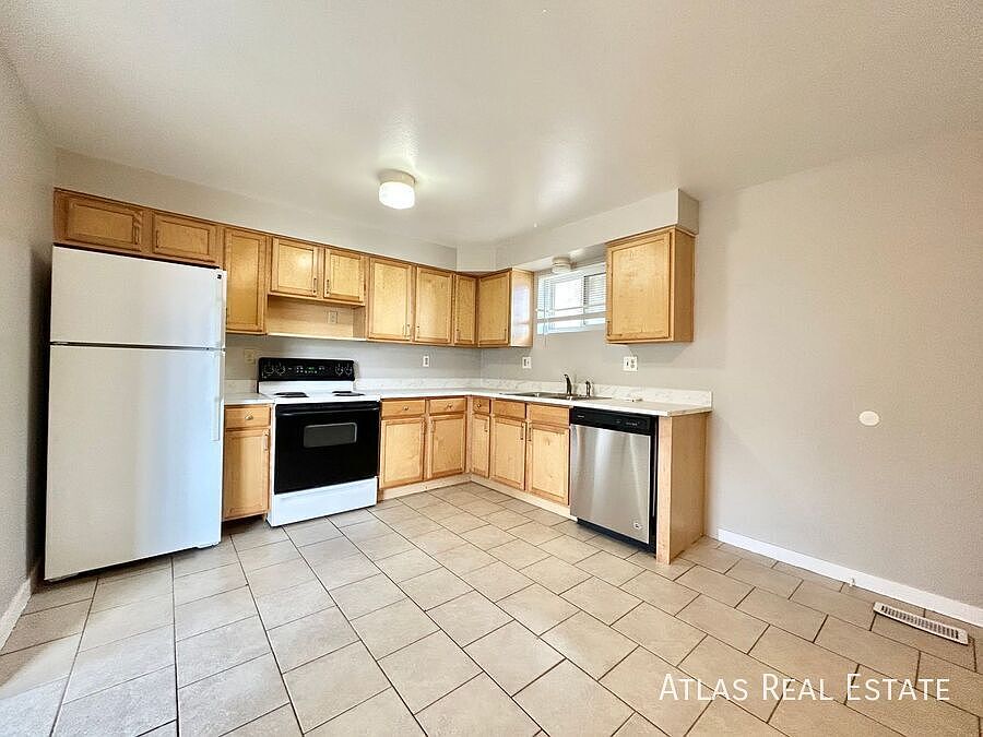 1st image of 2001 W Caspian Pl