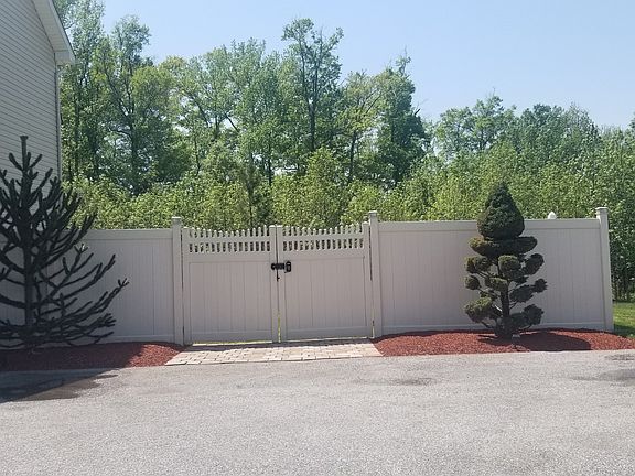 Right Fence entrance