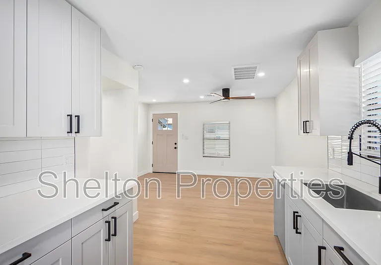 614 N 10th Ave #A — Photo 11