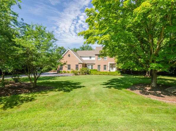 2555 Hickory Rd, Ann Arbor, MI 48103