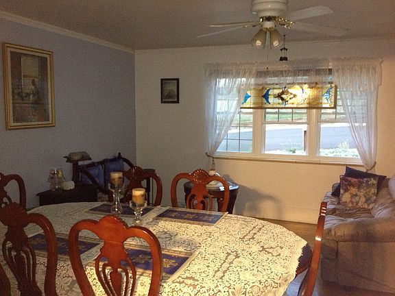 Living/dining area 