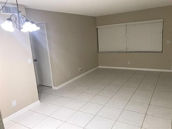 3rd image of 9980 Twin Lakes Dr