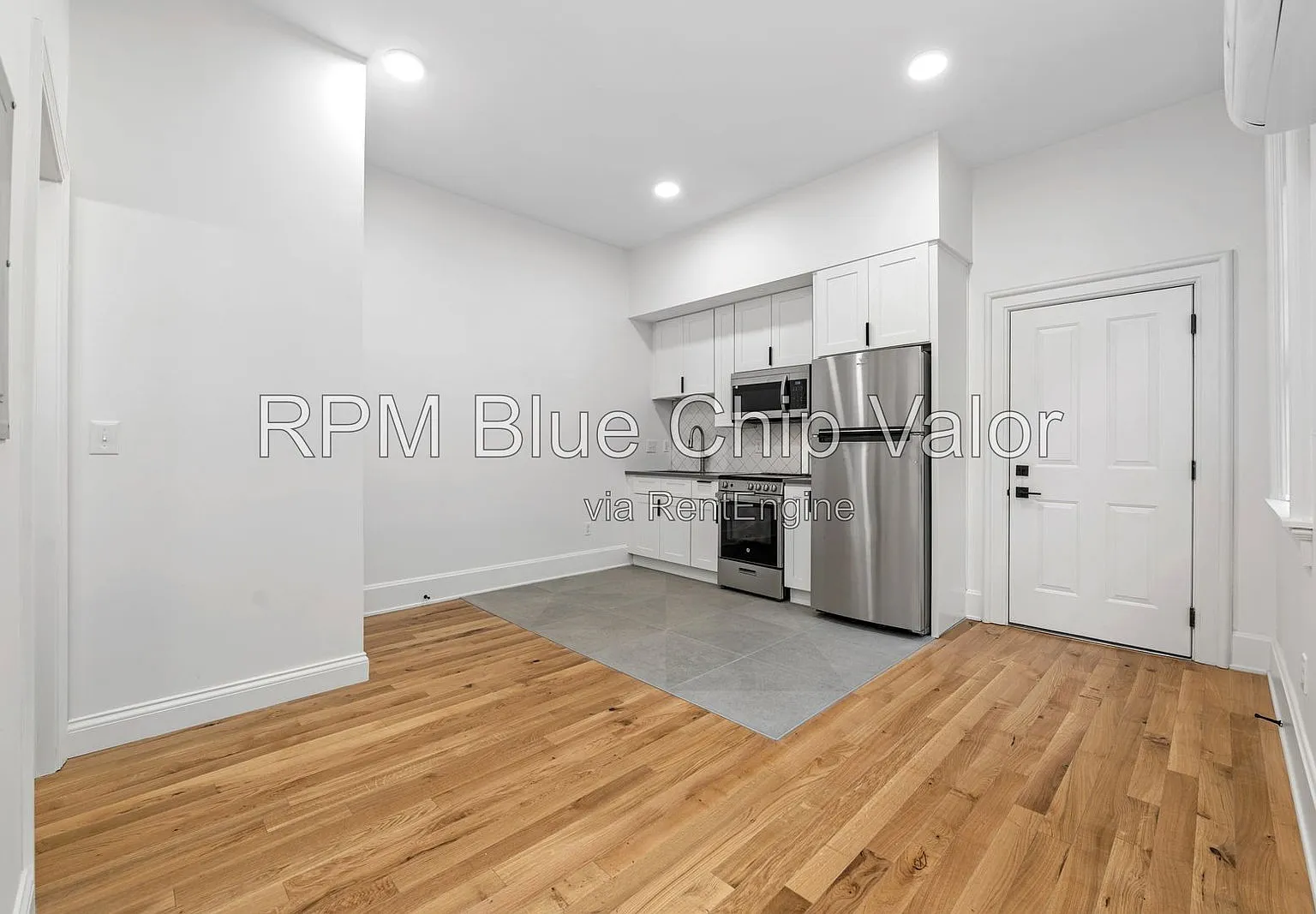 2 bed, 1.0 bath, 704 sqft, $1,200 — Photo 3