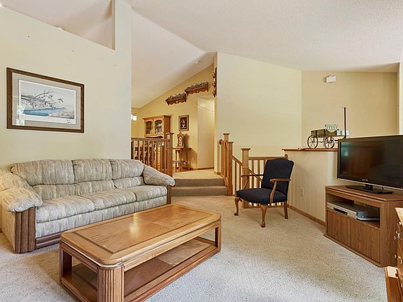 3rd image of 2350 Cloud Dr NE