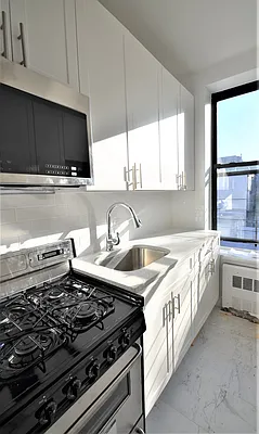 Rented by CITY SKYLINE REALTY INC | media 36