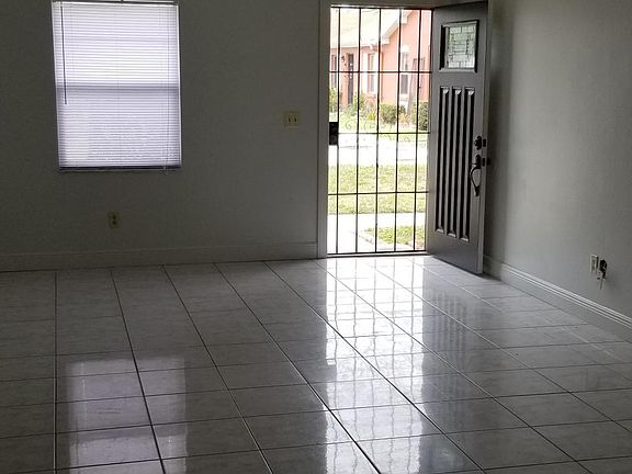 2nd image of 40 W Las Palmas Way
