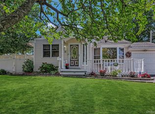 18 Hudson Dr, Kings Park, NY 11754