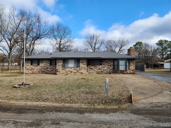 911 Modoc Ave, Hartshorne, OK 74547