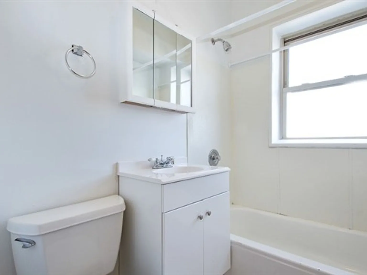 6306 S Artesian Ave — Photo 2