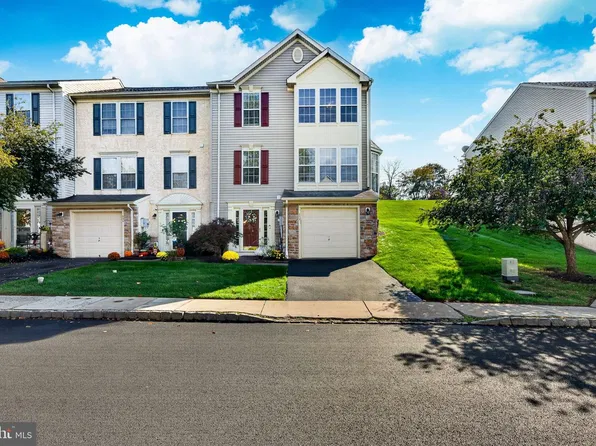 222 Creekside Dr, Pottstown, PA 19464