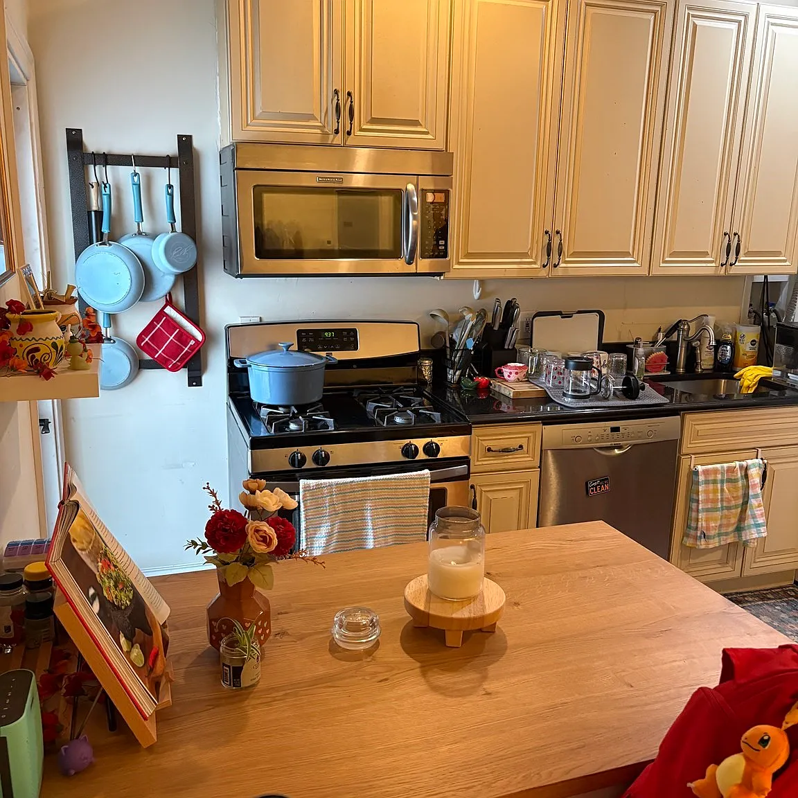 1 bed, 1.0 bath, 950 sqft, $3,200 — Photo 1