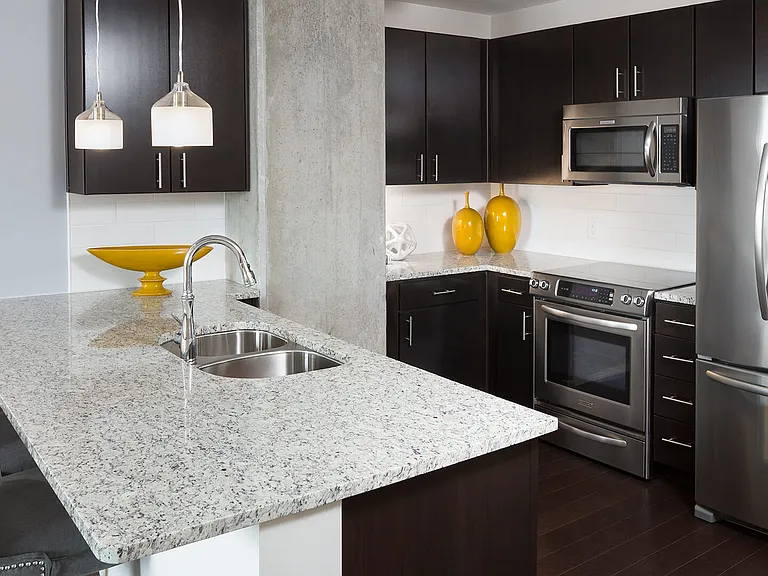 SkyHouse River Oaks Apartments — Photo 39