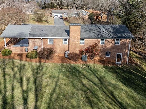 3rd image of 213 Grassy Creek Dr