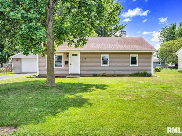 1512 W Leonard Dr, Chillicothe, IL 61523