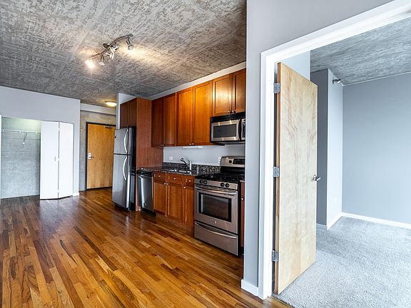 2nd image of 1845 S Michigan Ave Unit 802