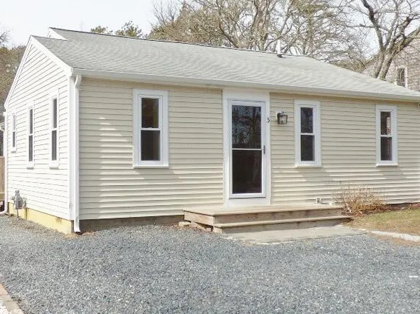 3 Circuit Road N, West Yarmouth, MA 02673