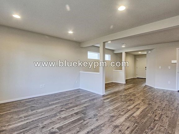3rd image of 721 NE 138th Pl