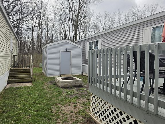 5th image of 847 Apple Tree Ct NW