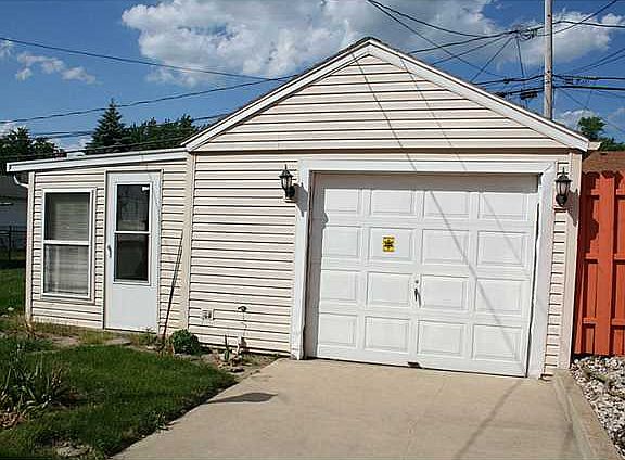 4th image of 1115 Earlwood Ave