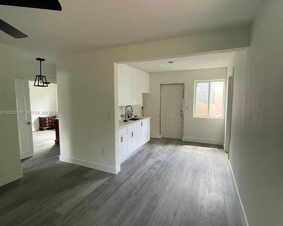 2142 NW 27th St
