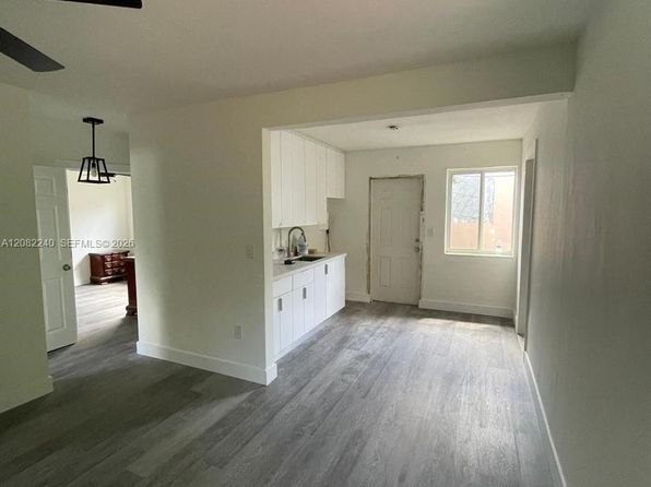 2142 NW 27th St