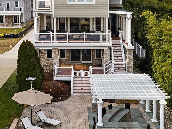 3rd image of 707 Cottage Dr