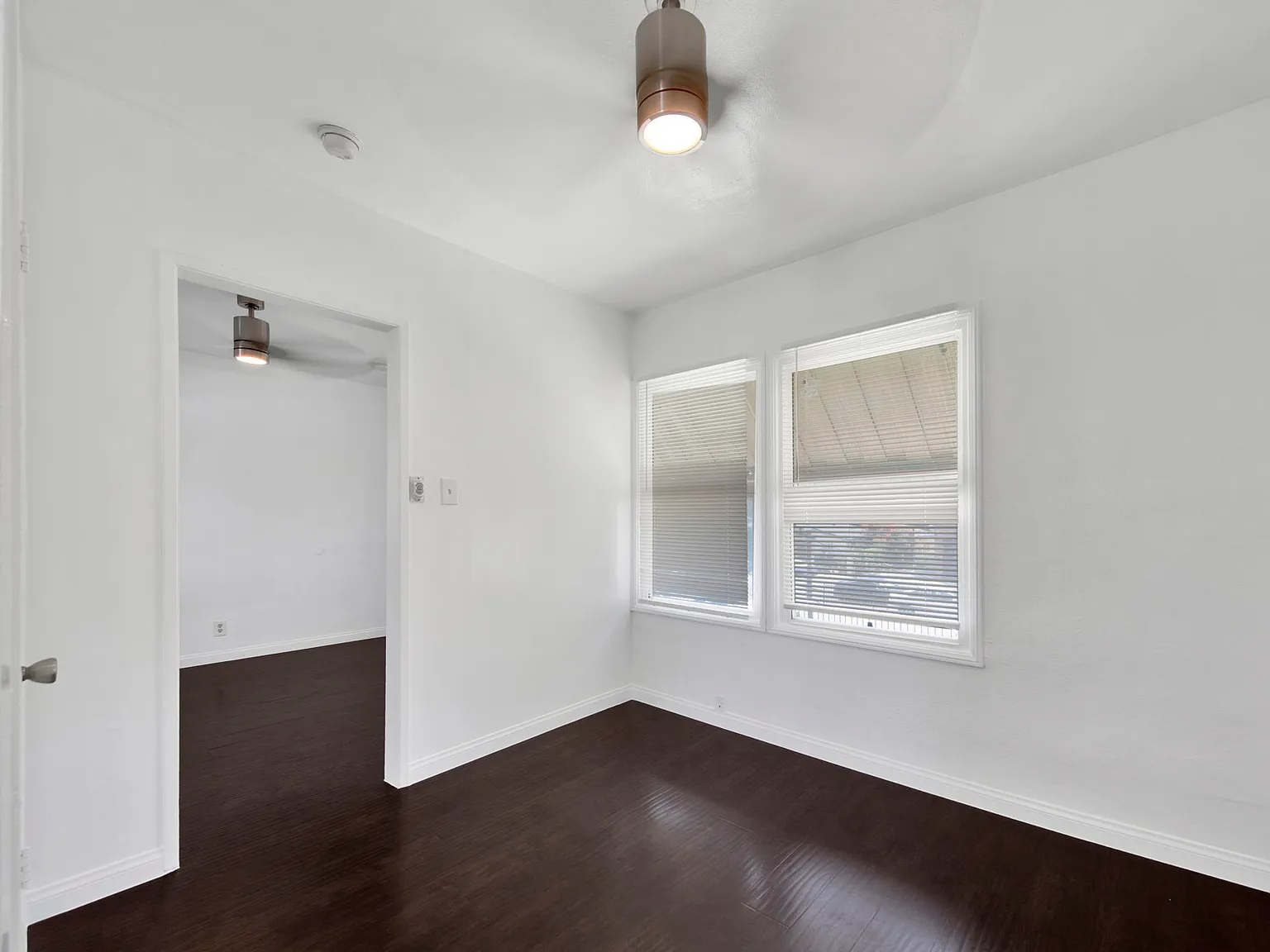 1296 W Jefferson Blvd — Photo 3