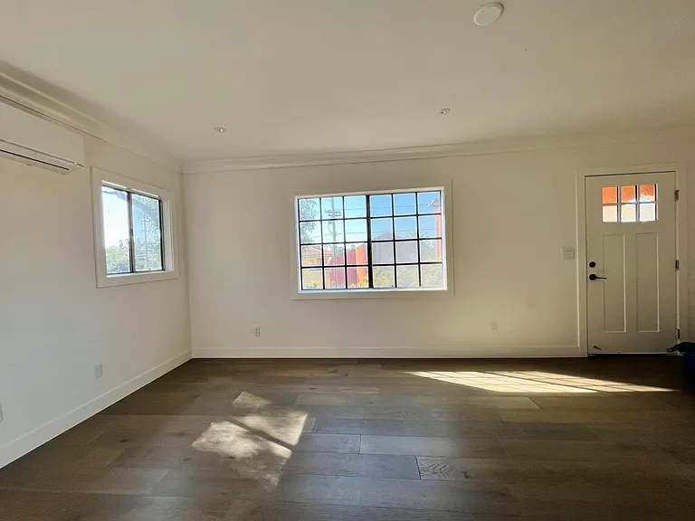 830 Laguna Ave — Photo 6