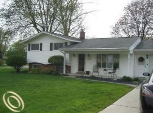 11870 Sharon Lee Dr, Washington, MI 48095