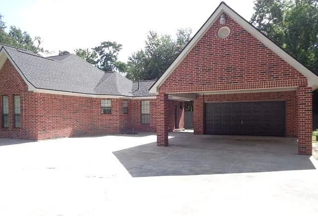 4 bed, 2.5 bath, 2550 sqft, $2,800 — Photo 3