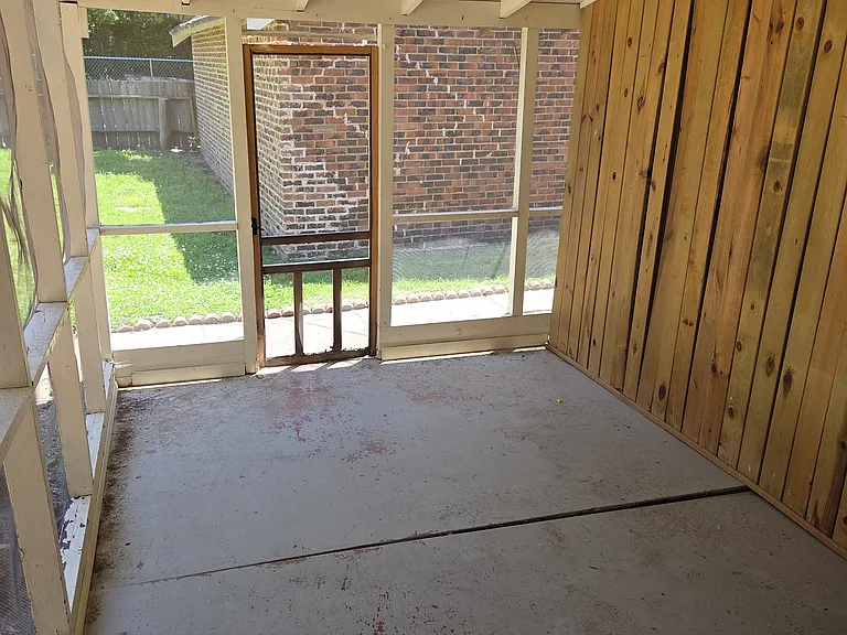 3911 Willow Dr — Photo 3