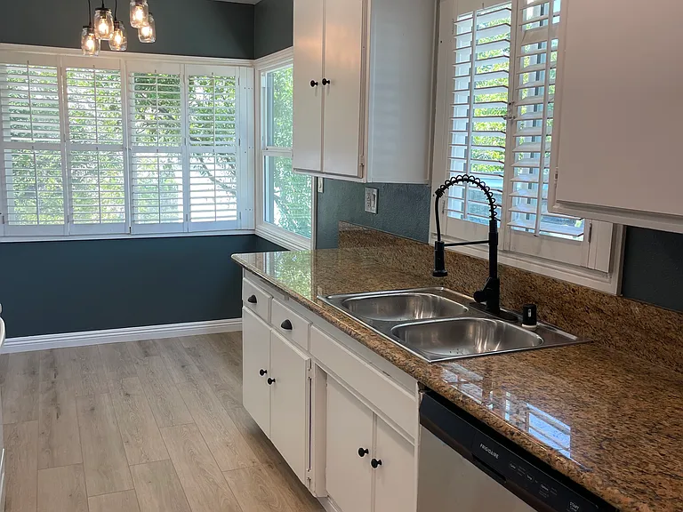 419 Saint Augustine Ave — Photo 4