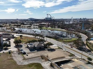 912 Six Flags Dr, Arlington, TX 76011