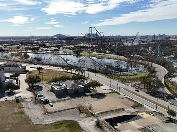 912 Six Flags Dr, Arlington, TX 76011