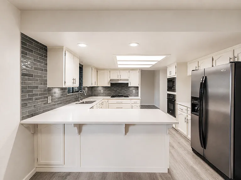 6665 Jonella Way — Photo 10
