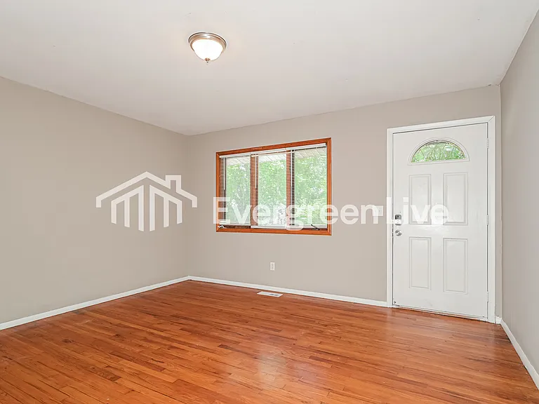 930 Lexington Park — Photo 4