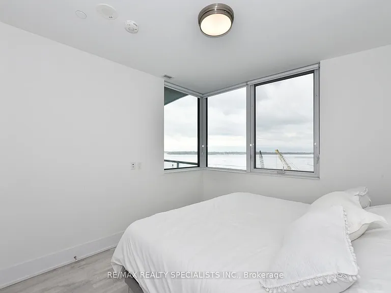 1 Edgewater Dr #911 — Photo 33