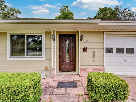 4th image of 1909 Stillwood Dr