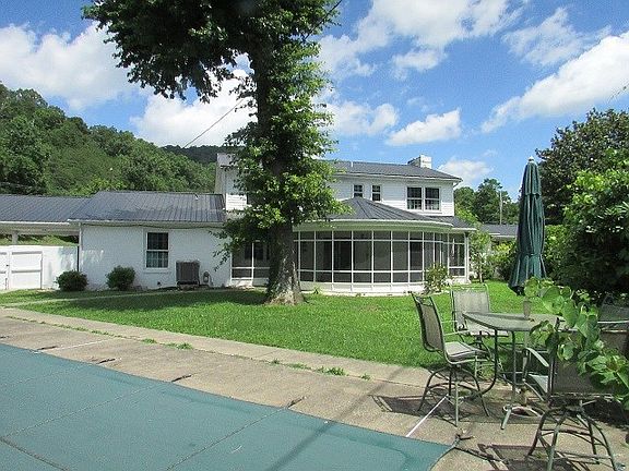 3rd image of 105 S Circle Dr