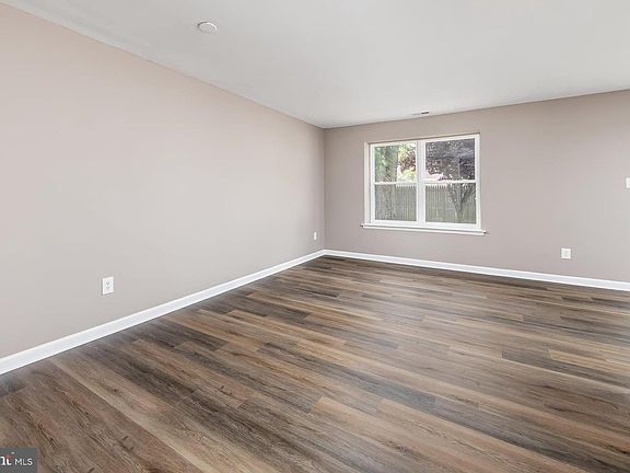5th image of 111 Burgundy Ct
